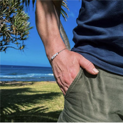 Bracelet cordon Perles de Frangines - WAVE - Lettre noir sur fond blanc - Perle noire - Cordon Vert
